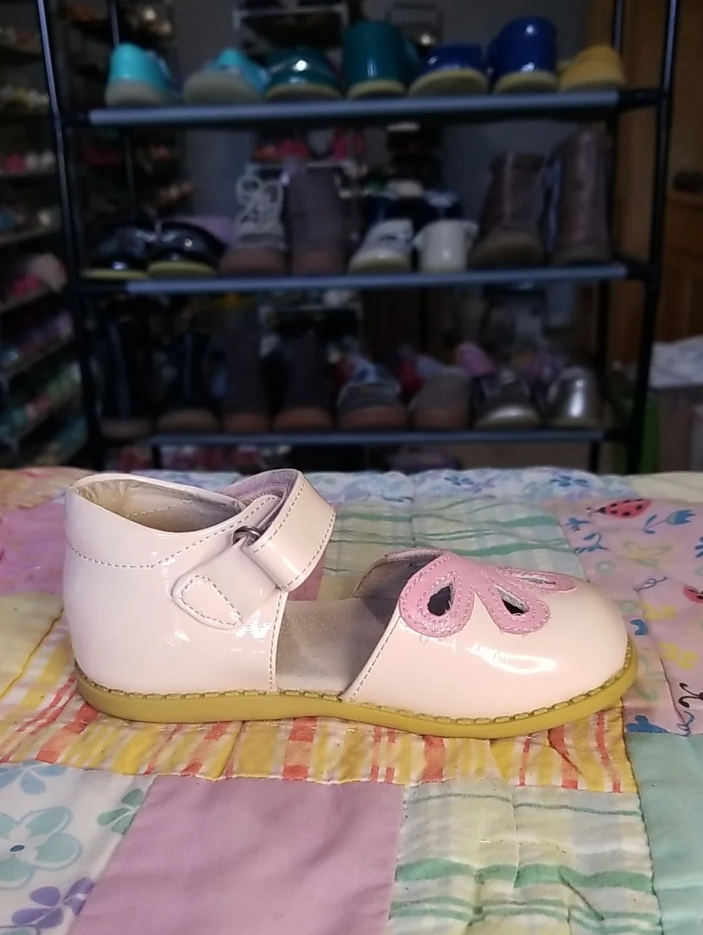 Livie & Luca Pale Pink Patent Leather Petals W/pink Glitter Cutout Size 7